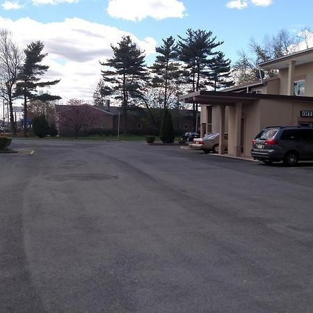 Colonade Motel イースト・ウィンザー エクステリア 写真